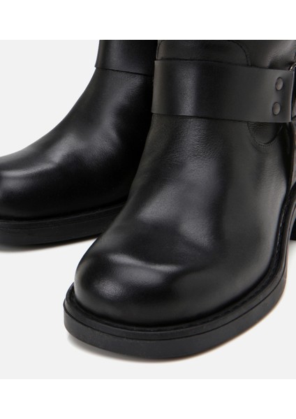 01CIH298450A100 Deri Siyah Kadın Çizme modelleri