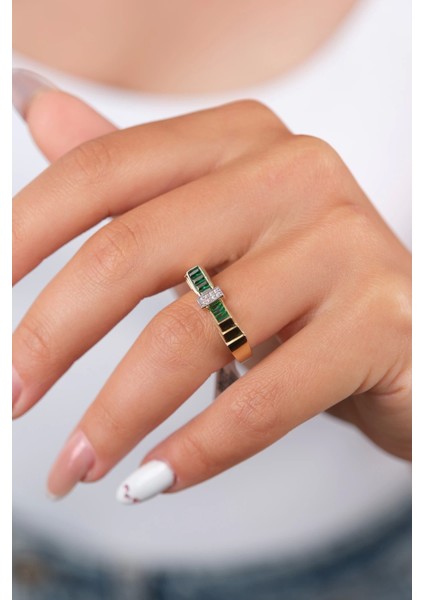 14 Ayar Altın Yeşil Taşlı Yüzük 927