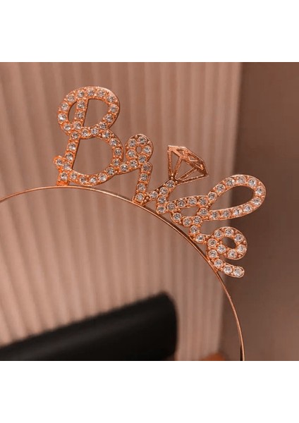 Nessiworld Rose Gold Renkli Taşlı “bride” Gelin Tacı – El Yazısı Yazı Tipiyle