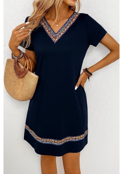 AYDOGANTICARET44 Kadın Kısa Kollu V Yakalı Etnik Desen Şerit Detaylı Viskon Elbise