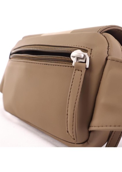 Beyaz Bel Çantası, Şık ve Kullanışlı Günlük Aksesuar. modelleri