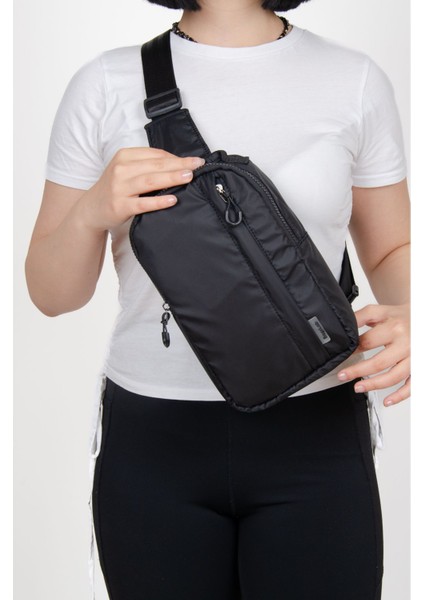 Suya Dayanıklı Unisex Çapraz Omuz Çantası, Şık ve Pratik Kullanım Sağlar.