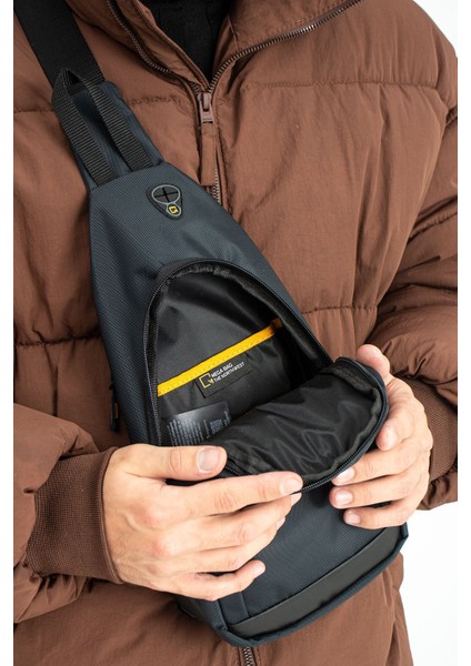 Siyah Unisex Göğüs Çapraz Çanta, Şık ve Pratik Günlük Kullanım Için