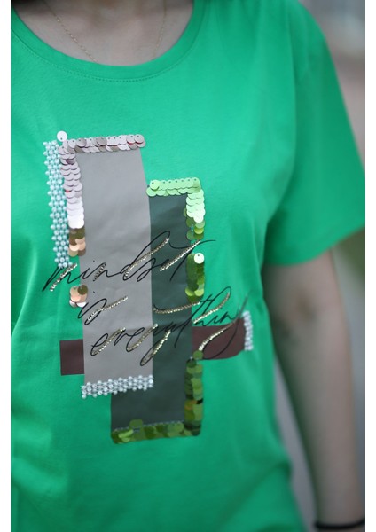 Renkli Pul ve Inci Nakışlı T-Shirt fiyatları