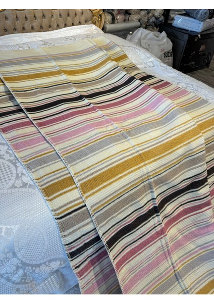 Madame Suzie Akrilik Battaniye