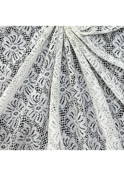 Zarif Ekru Çiçekli Dantel Kumaş – Likrasız, Elbiselik ve Ev Dekoruna Uygun EN150 cm modelleri