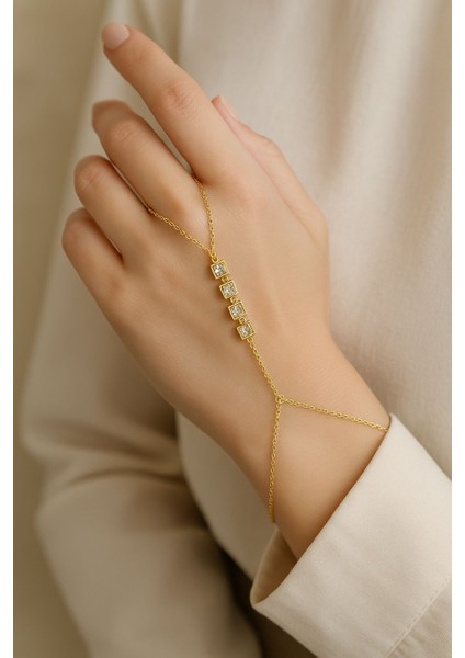 "altın Kaplama Şahmeran Model Zarif Taş Detaylı Kadın Bileklik" fiyatları
