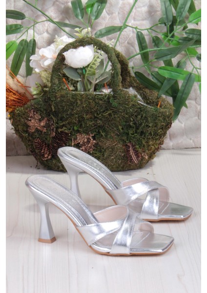 5132 Ares Çapraz Bantlı Inçe Yüksek Topuklu Kadın Terlik indirimleri