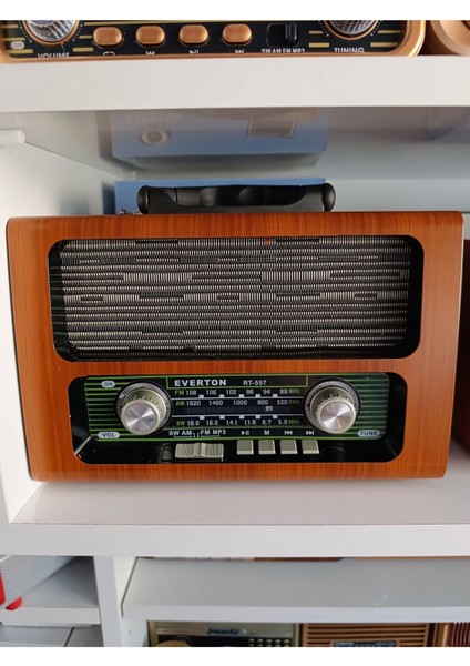 Kahverengi Nostaljik Radyo, Klasik Tarz ve Şık Tasarım, Evinizin Vazgeçilmezi