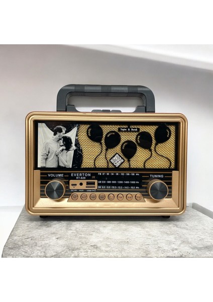 Kahverengi Retro Radyo, Şık ve Zarif Tasarım, Otantik Ses Keyfi