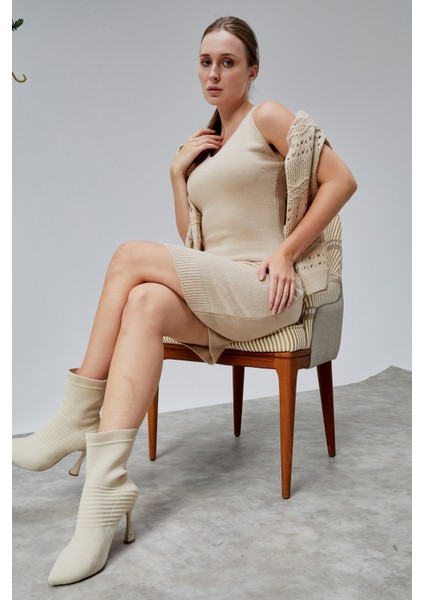 Kadın Triko Takım Delikli Kazak ve Askılı Elbise Standart Beden Ten Rengi fiyatları