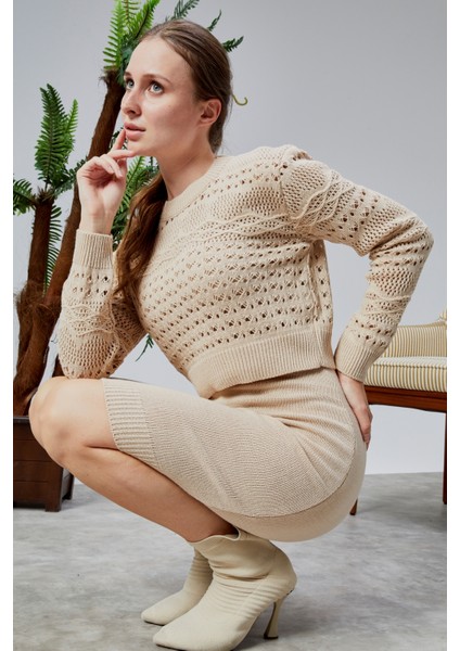 Kadın Triko Takım Delikli Kazak ve Askılı Elbise Standart Beden Ten Rengi fırsatları