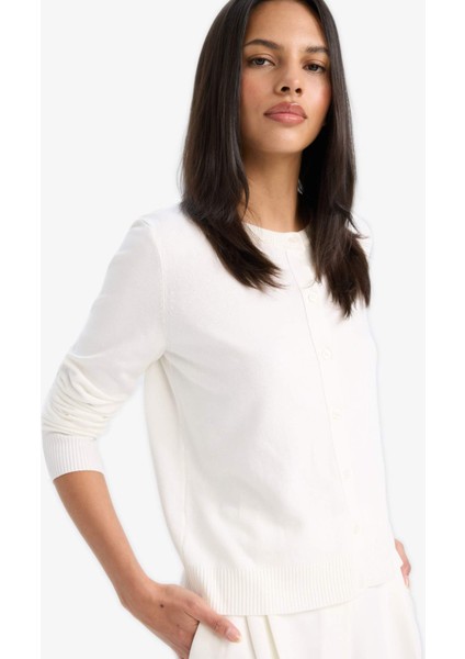 Regular Fit Bisiklet Yaka Basic Düz Düğmeli Triko Hırka D6282AX25AU indirimleri