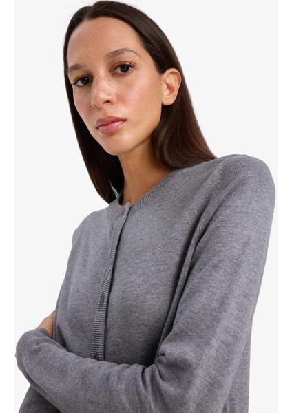 Regular Fit Bisiklet Yaka Basic Düz Düğmeli Triko Hırka D6282AX25AU fırsatları