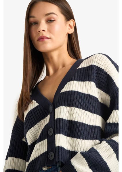 Regular Fit V Yaka Çizgili Düğmeli Triko Hırka