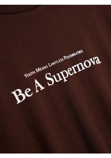Erkek Kahverengi Bisiklet Yaka Be A Supernova Baskılı T-Shirt fırsatları