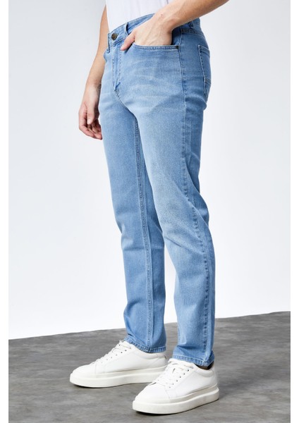 Erkek Buz Mavi Regular Fit Boru Paça Esnek Likralı Jeans Kot Pantolon HLTHE001981 indirimleri