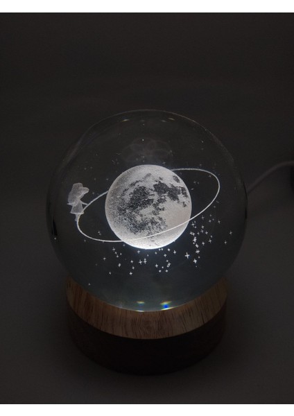 3D Satürn Kız Işıklı Büyük Cam Küre USB Bağlantılı Ahşap Zeminli Beyaz