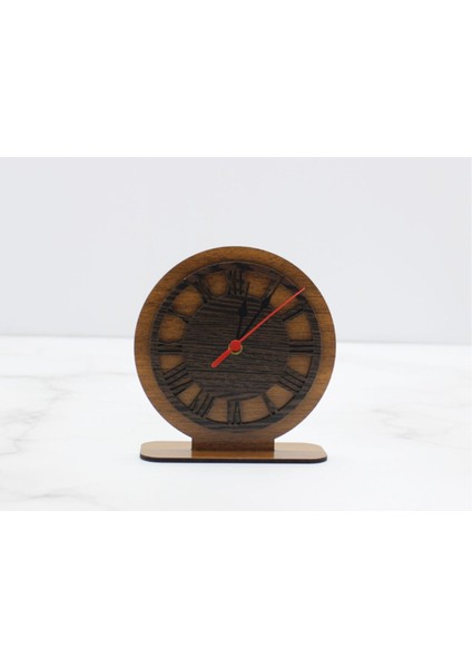 Kahverengi Ahşap Roma Rakamlı Masa Saati, Şık ve Zarif Tasarım.