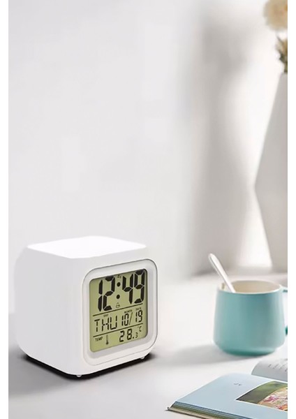 7 Renkli Dijital Çocuk Odası Saatli Küp, Takvim ve Kronometre Özellikli