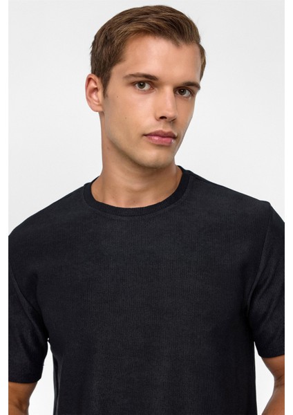 Siyah Regular Desenli Bisiklet Yaka Tişört modelleri