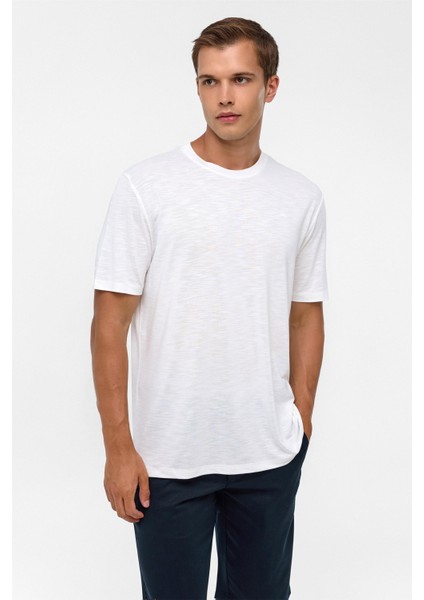 Beyaz Regular Armürlü Bisiklet Yaka Tişört