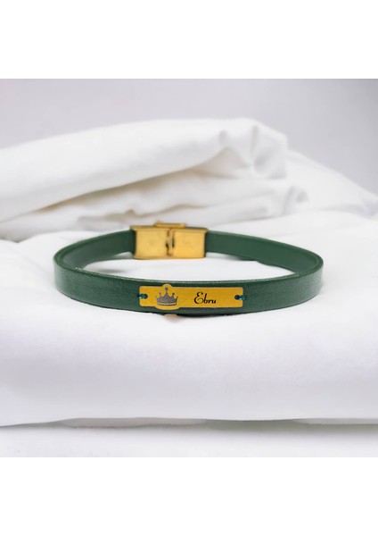 Altın Plakalı 14 Ayar Ebru Ismine Özel Doğal Yeşil Derili Taç Figürlü Hediye BILEKLIK-572ISIM