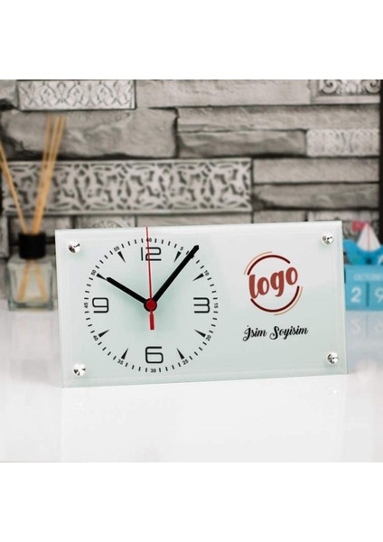 Renkli ve Şık Masa Üstü Cam Saat, Özel Tasarım ile Ofis Dekoruna Zarif Dokunuş