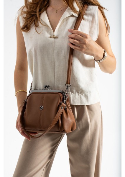 Kadın Omuz ve El Çantası, Kahverengi, Klipsli, Şık ve Hafif Tasarım
