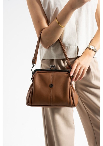 Kadın Omuz ve El Çantası, Kahverengi, Klipsli, Şık ve Hafif Tasarım modelleri