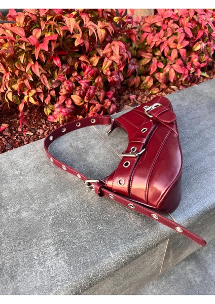 Şık Bordo Kadın Çanta, Zarif ve Kullanışlı Eşya Taşıma Aksesuarı modelleri