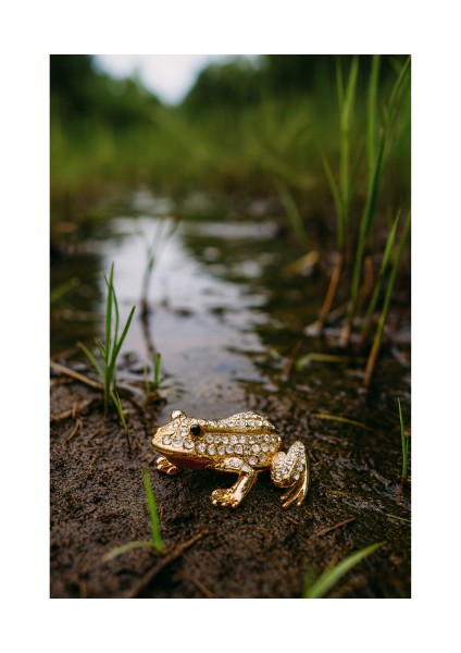 Beyaz Parlak Taşlı Minik Kurbağa – Şık ve Anlamlı Dekoratif Figür fırsatları