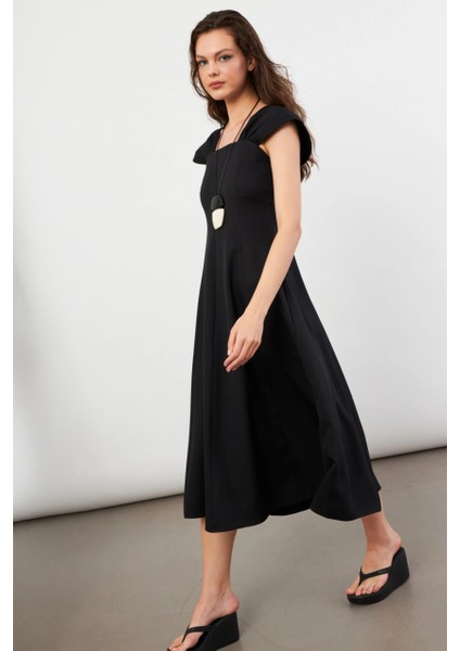 Kadın Siyah Kare Yaka Kloş Elbise NH102 modelleri