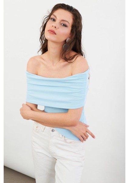 Kadın Mavi Asimetrik Madonna Yaka Bluz OPS4251 fiyatları
