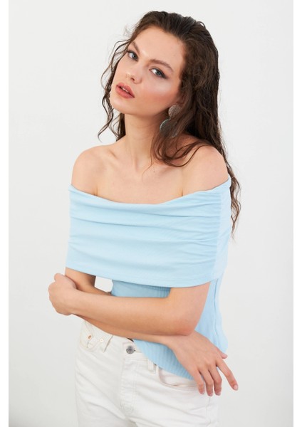 Kadın Mavi Asimetrik Madonna Yaka Bluz OPS4251 modelleri
