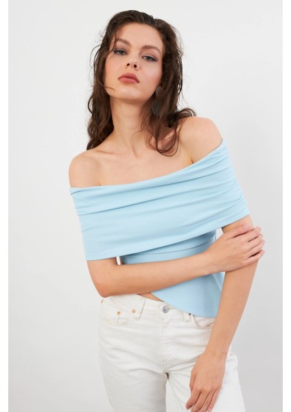Kadın Mavi Asimetrik Madonna Yaka Bluz OPS4251 indirimleri