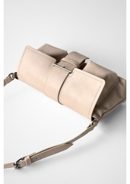 Bej Suni Deri Vintage Tarz Omuz Çantası Toka Detaylı fırsatları