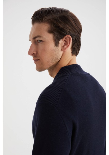 Arma Detaylı Fermuarlı Lacivert Triko Spor Ceket fiyatları