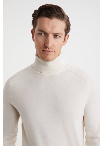 Ekru Boğazlı Slim Fit Merino Yün Triko fırsatları