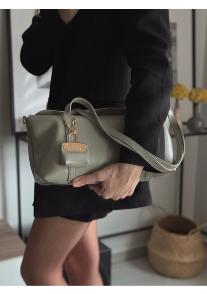 Çağla Yeşili Kadın Deri Omuz Çantası, Şık ve Kullanışlı Tasarım modelleri