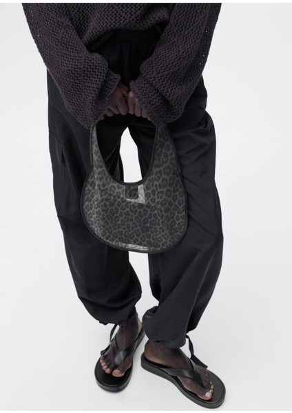 Yarı Şeffaf Leopar Desenli Hafif ve Şık Çanta, Siyah Renk Seçeneğiyle Tarzınıza Tarz Katın fırsatları