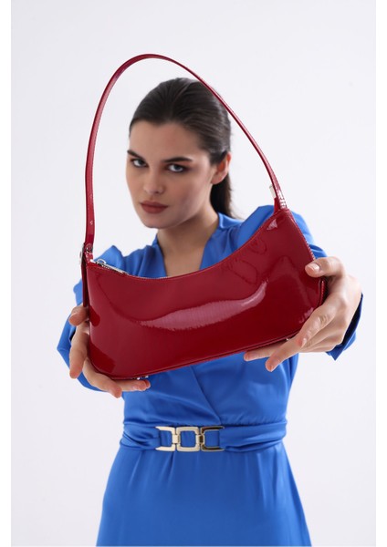 Kırmızı Rugan Suni Deri Omuz Çantası, Şık ve Hafif Tasarım modelleri