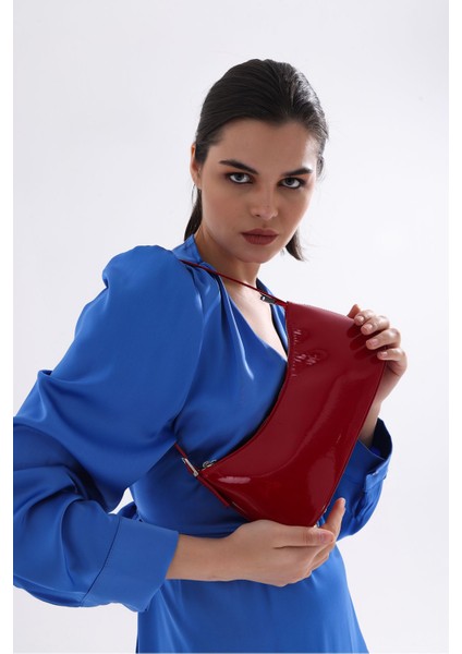 Kırmızı Rugan Suni Deri Omuz Çantası, Şık ve Hafif Tasarım