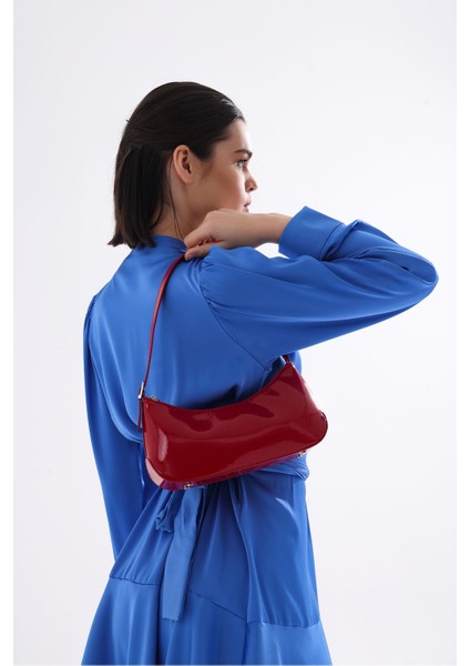 Kırmızı Rugan Suni Deri Omuz Çantası, Şık ve Hafif Tasarım