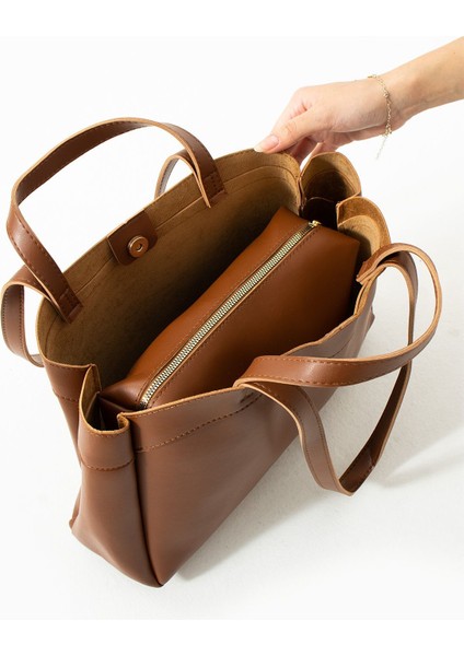Kadınlar Için Kahverengi Mıknatıslı Yavrulu El ve Omuz Çantası modelleri