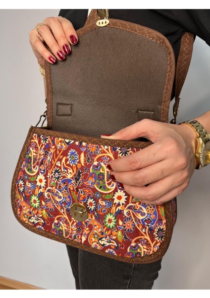 Etnik Tarz Kilim Desenli Omuz Askılı Çok Cebli Fermuarlı Çanta fiyatları