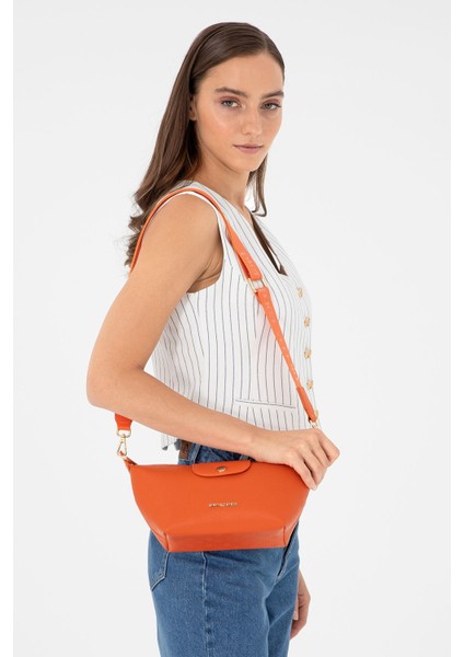 Canlı Turuncu Çapraz Omuz Çantası, Şık ve Kullanışlı Tasarım.
