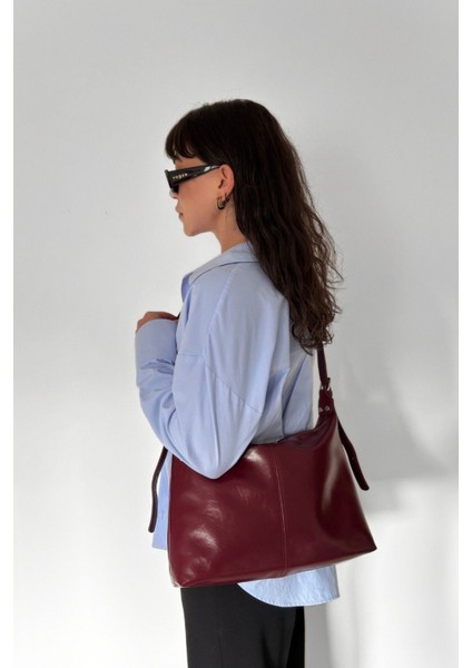 Yeşil Kadın Çapraz Omuz Çantası, Şık ve Hafif Tasarım