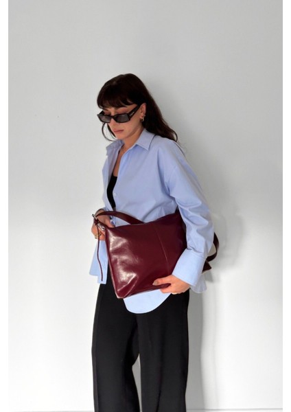 Yeşil Kadın Çapraz Omuz Çantası, Şık ve Hafif Tasarım