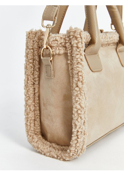 Ekru Kadın Omuz Çantası, Kürk Detaylı Şık ve Zarif Tasarım fiyatları